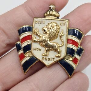Accessocraft Patriotic Coat of Arms WWII British War Relief Society Lapel Pin